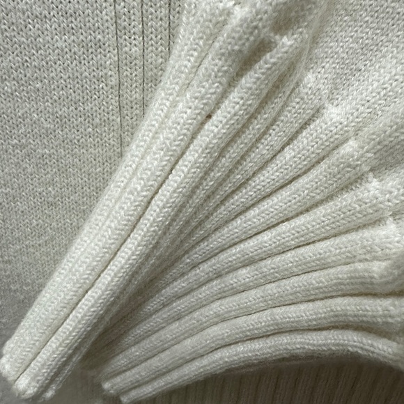 188 Dress-barn | EUC Cream Ribbed Mock Neck Sweater (Size M) - Picture 5 of 13